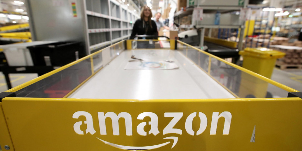 Entregador “estressado” abandona 80 pacotes da Amazon em uma floresta