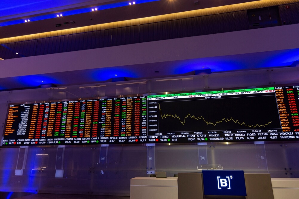Ibovespa recua, mas Vale (VALE3) e Petrobras (PETR3; PETR4) seguram perdas no índice