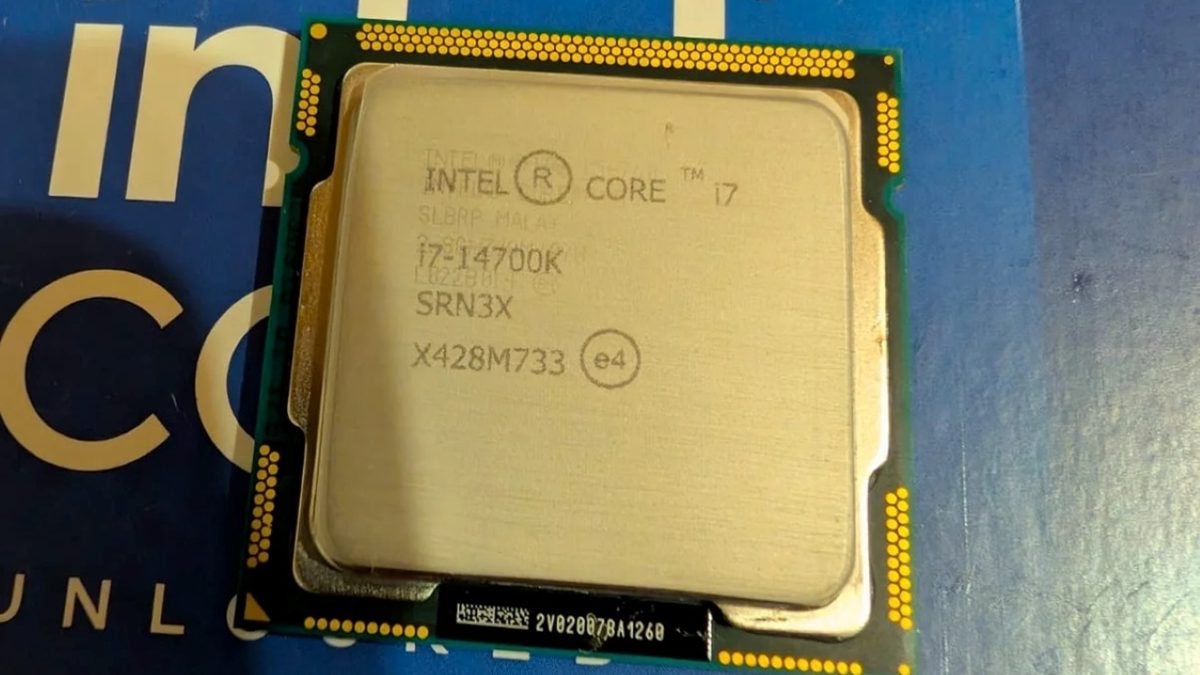 Jogador encomenda processador de quase R$ 3 mil na Amazon, retira um adesivo estranho e de repente está segurando CPU de menos de R$ 100 na mão