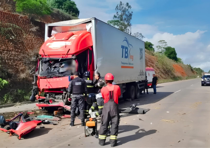Bombeiros atuam em acidente entre caminhões em Teotônio Vilela | Governo do Estado de Alagoas