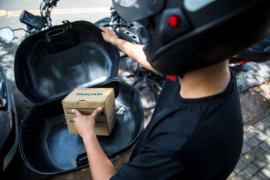 Com rotina exaustiva e sem reajustes, entregadores de plataformas dizem ganhar até 3 vezes mais em Fortaleza - Negócios - Diário do Nordeste