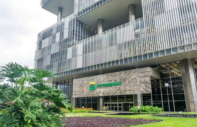 Diretor da Petrobras afirma que não há correria para reajustar os preços dos combustíveis