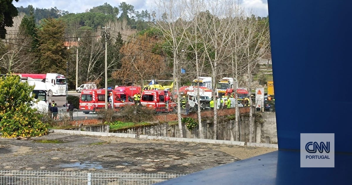 Acidente corta EN 234 nos dois sentidos na zona de Mangualde