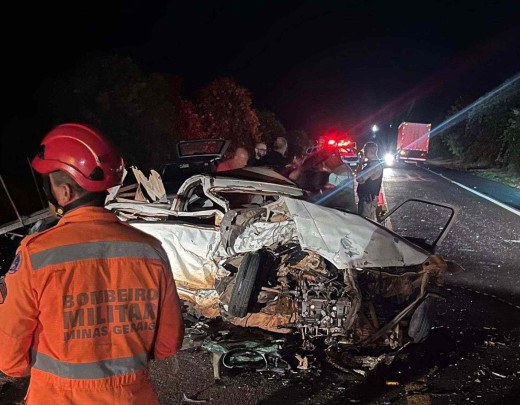Acidente deixa três mortos e dois feridos na BR-365 - Estado de Minas