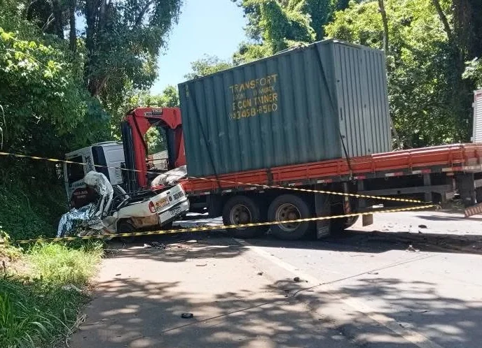 Acidente grave na Rodovia Aziz Lian em Santo Antônio de Posse deixa dois mortos ‹