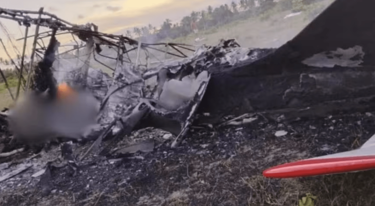 Avião de pequeno porte cai, explode e deixa uma pessoa morta e outra ferida na Bahia
