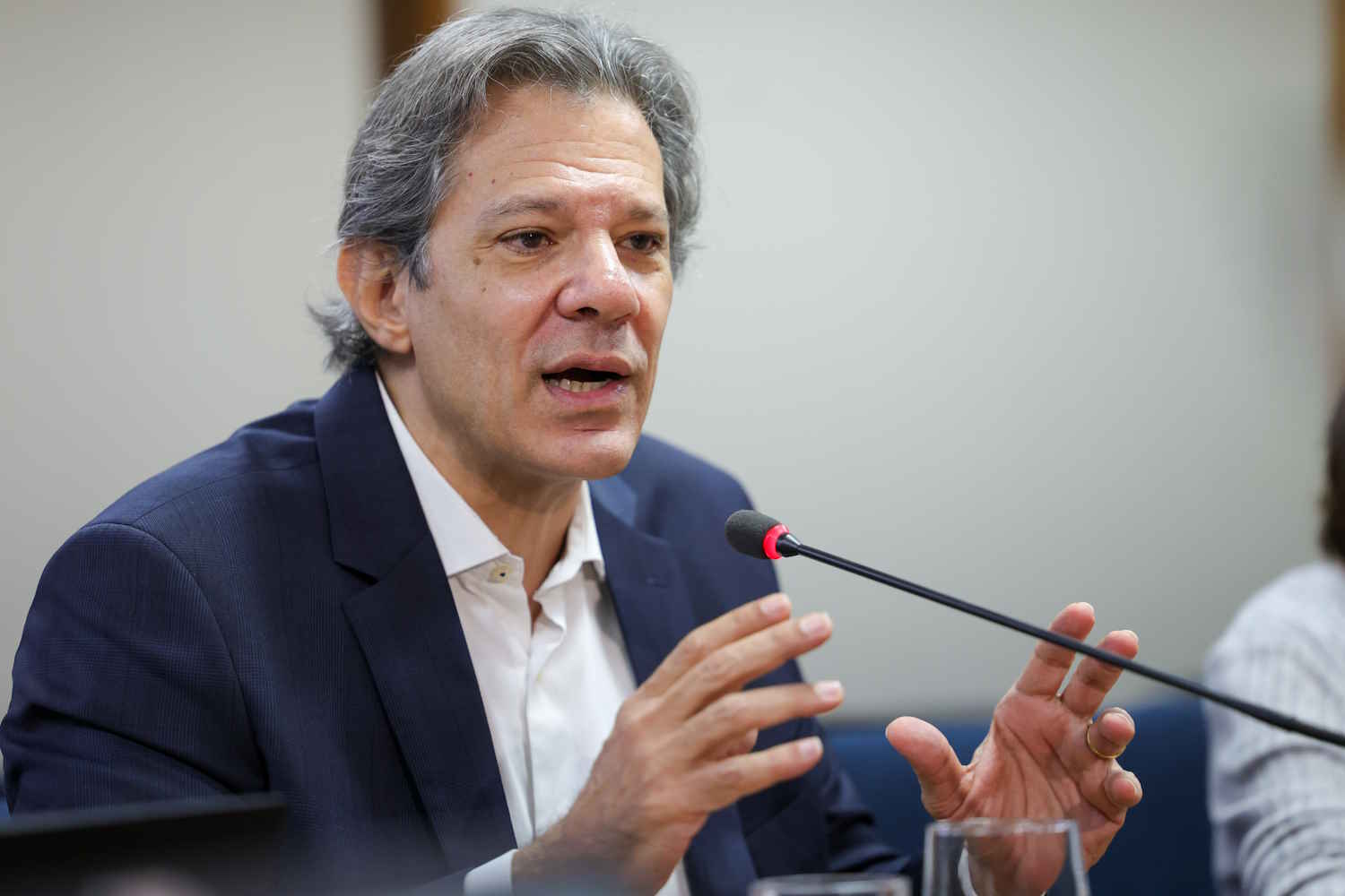 Combustível está mais barato do que na época do governo Bolsonaro, diz Haddad