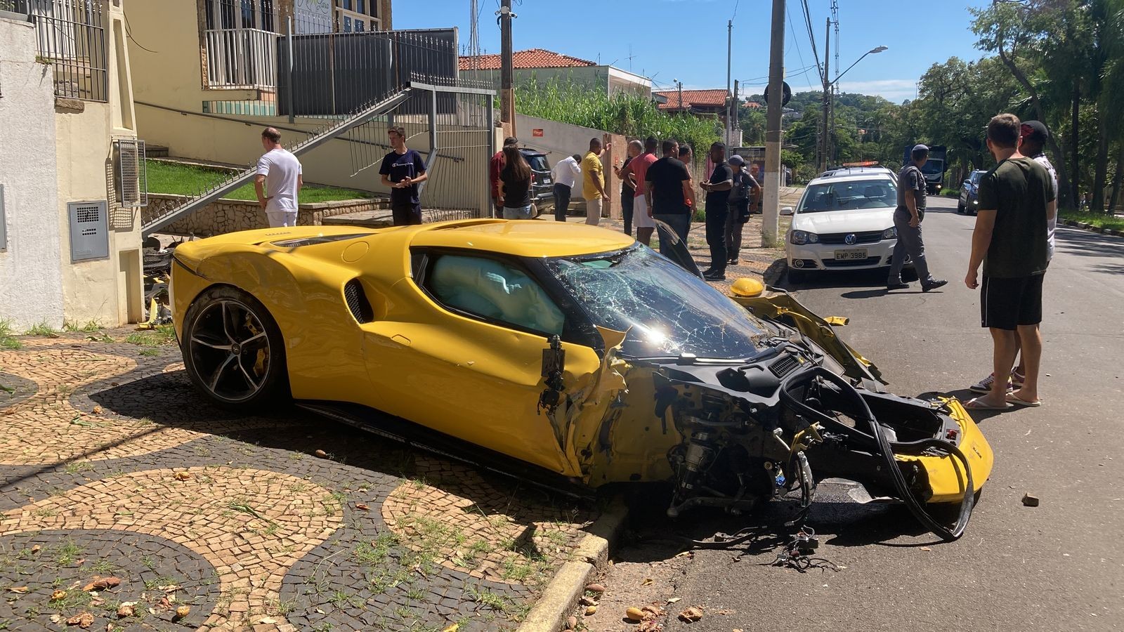Ferrari fica destruída após acidente em avenida de Campinas; FOTOS - G1 - Globo