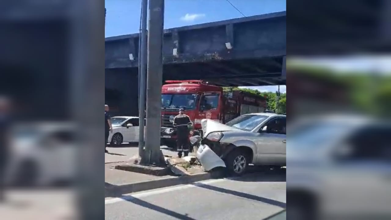 Acidente deixa feridos e interdita a Avenida Afonso Vergueiro em Sorocaba | Sorocaba e Jundiaí