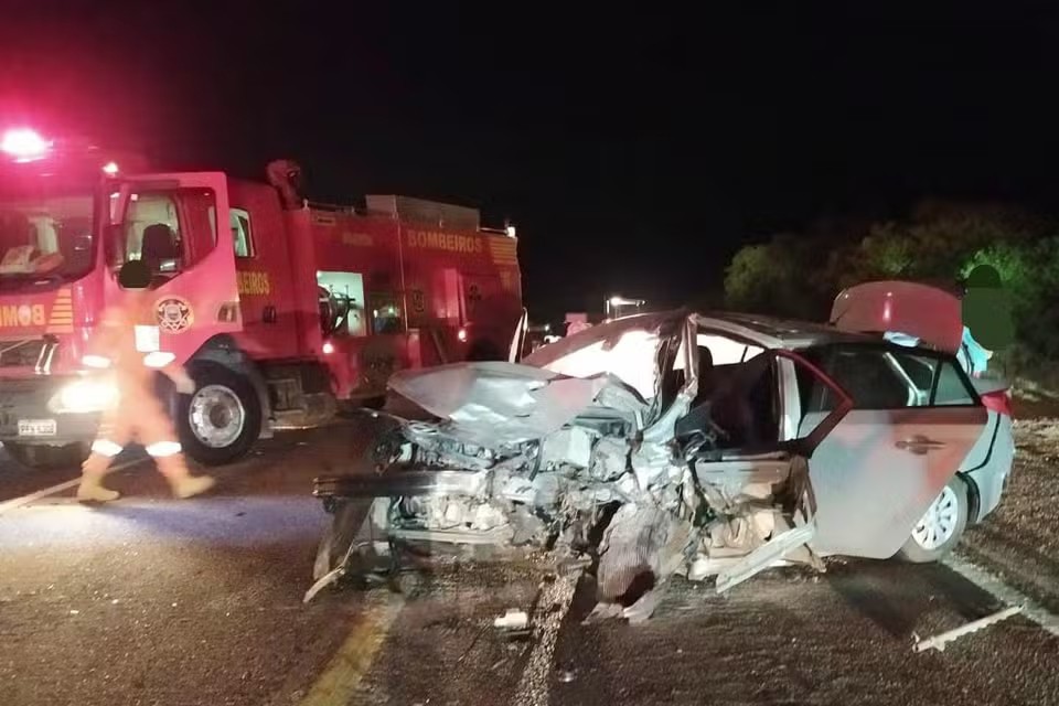 Acidente em Custódia deixa uma mulher morta e oito feridos | Local - Diario de Pernambuco