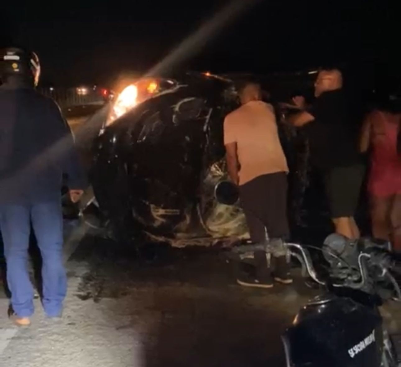 Acidente entre 2 carros deixa mãe e filho feridos na Rodovia Niterói-Manilha | Rio de Janeiro | G1