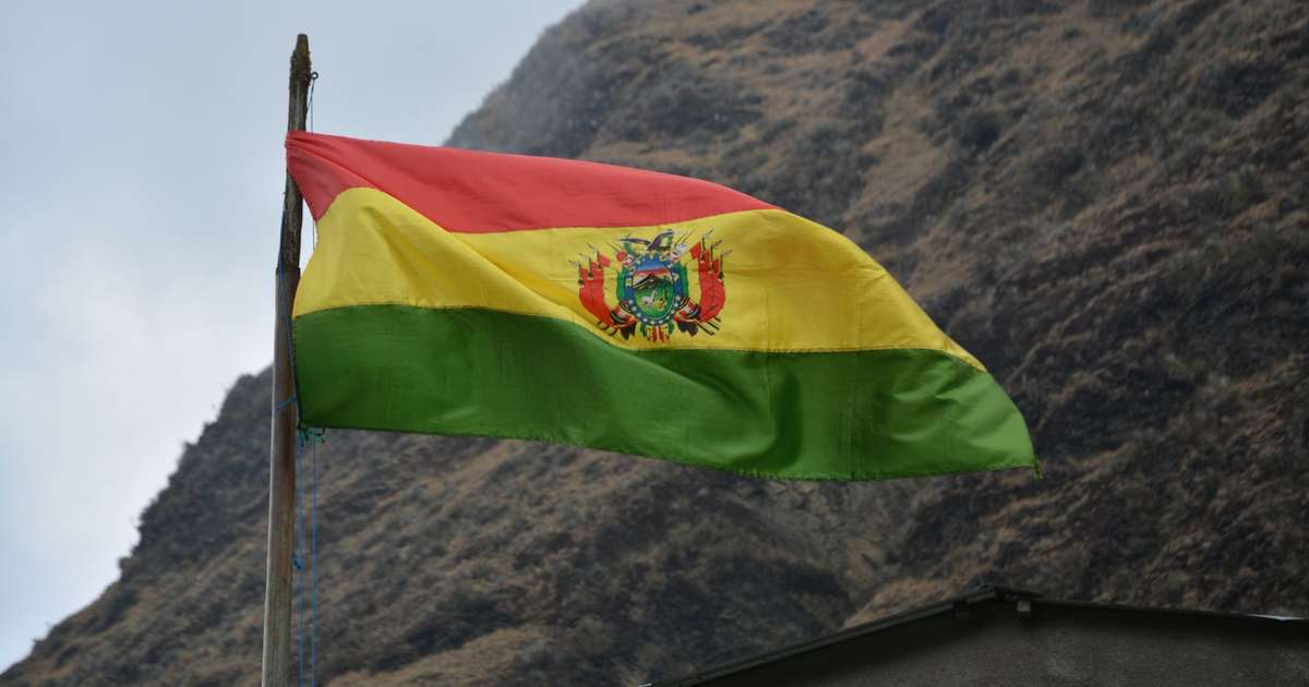 Acidente entre dois ônibus na Bolívia deixa ao menos 33 mortos