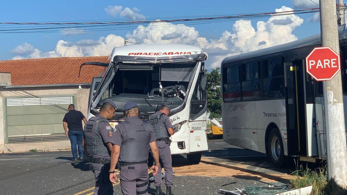 Acidente envolve 2 ônibus em Botucatu - Agência 14News