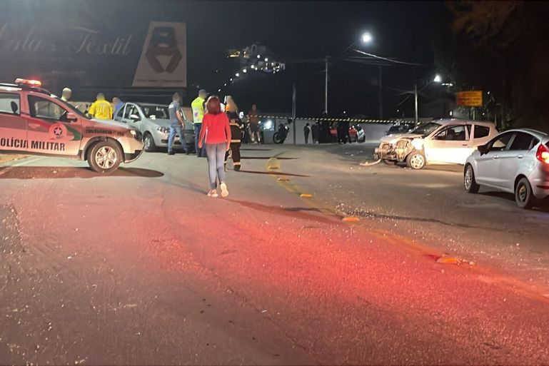 Acidente no bairro Guarani interdita via e mobiliza socorristas na noite deste domingo (16/3) – Araguaia 104,5 FM