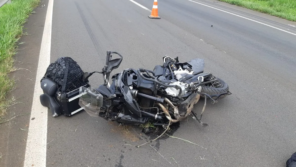 Casal morre em acidente com motocicleta BMW na BR-376 em Tibagi