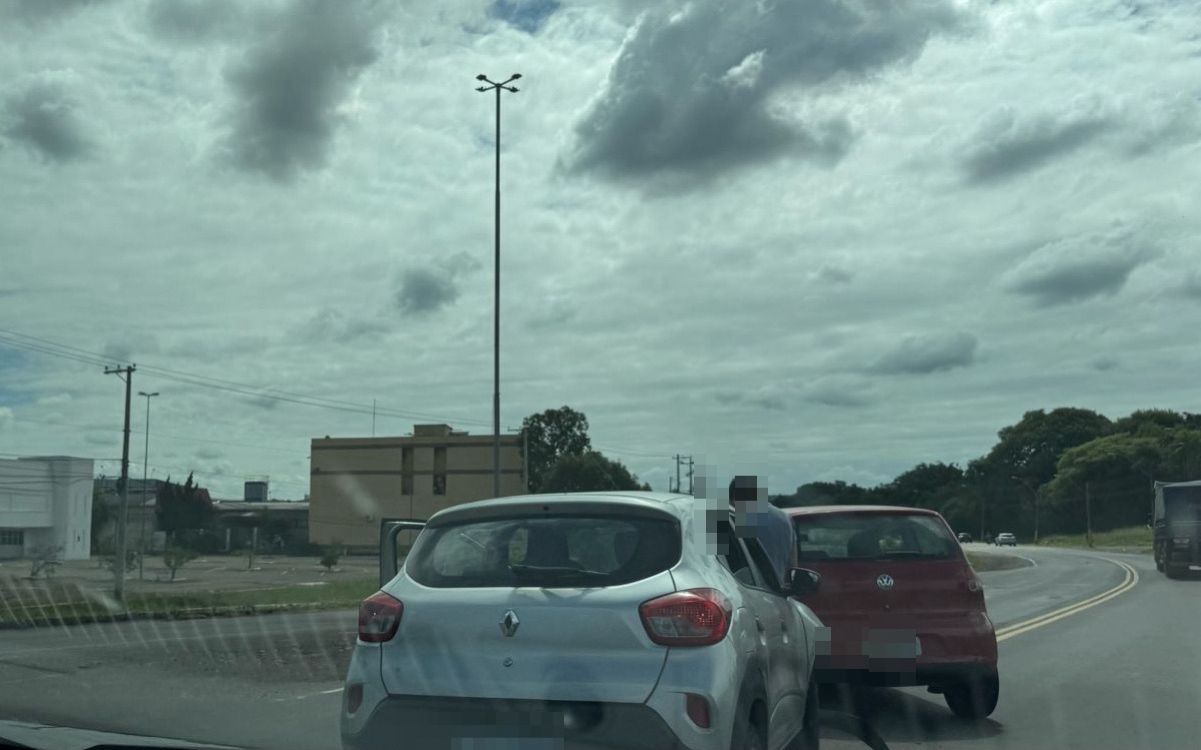 Dois carros se envolvem em acidente em Santa Cruz