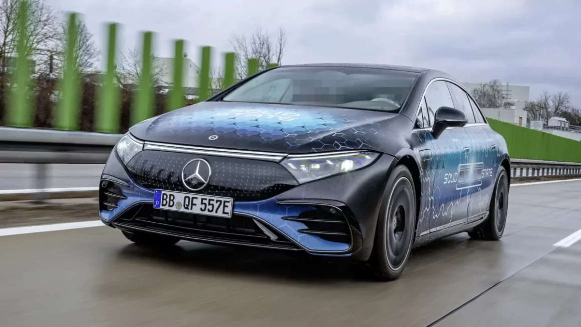 Mercedes-Benz EQS bateria sólida