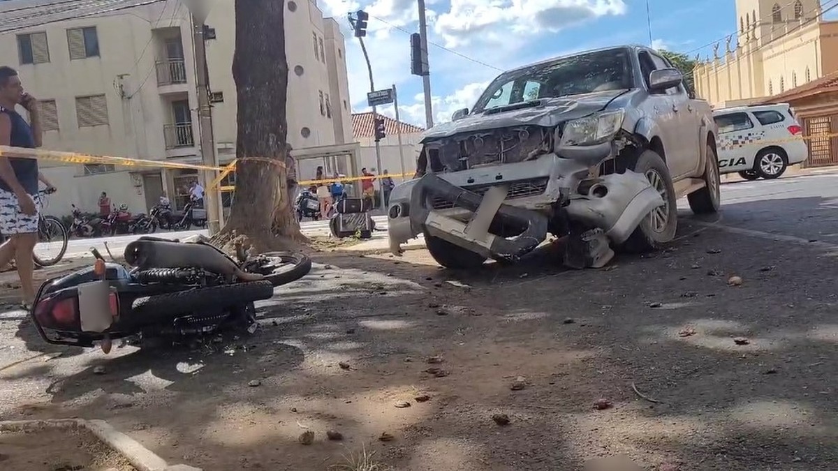 Motociclista morre e passageiro de caminhonete é preso por atraso de pensão após acidente em Franca | Ribeirão Preto e Franca