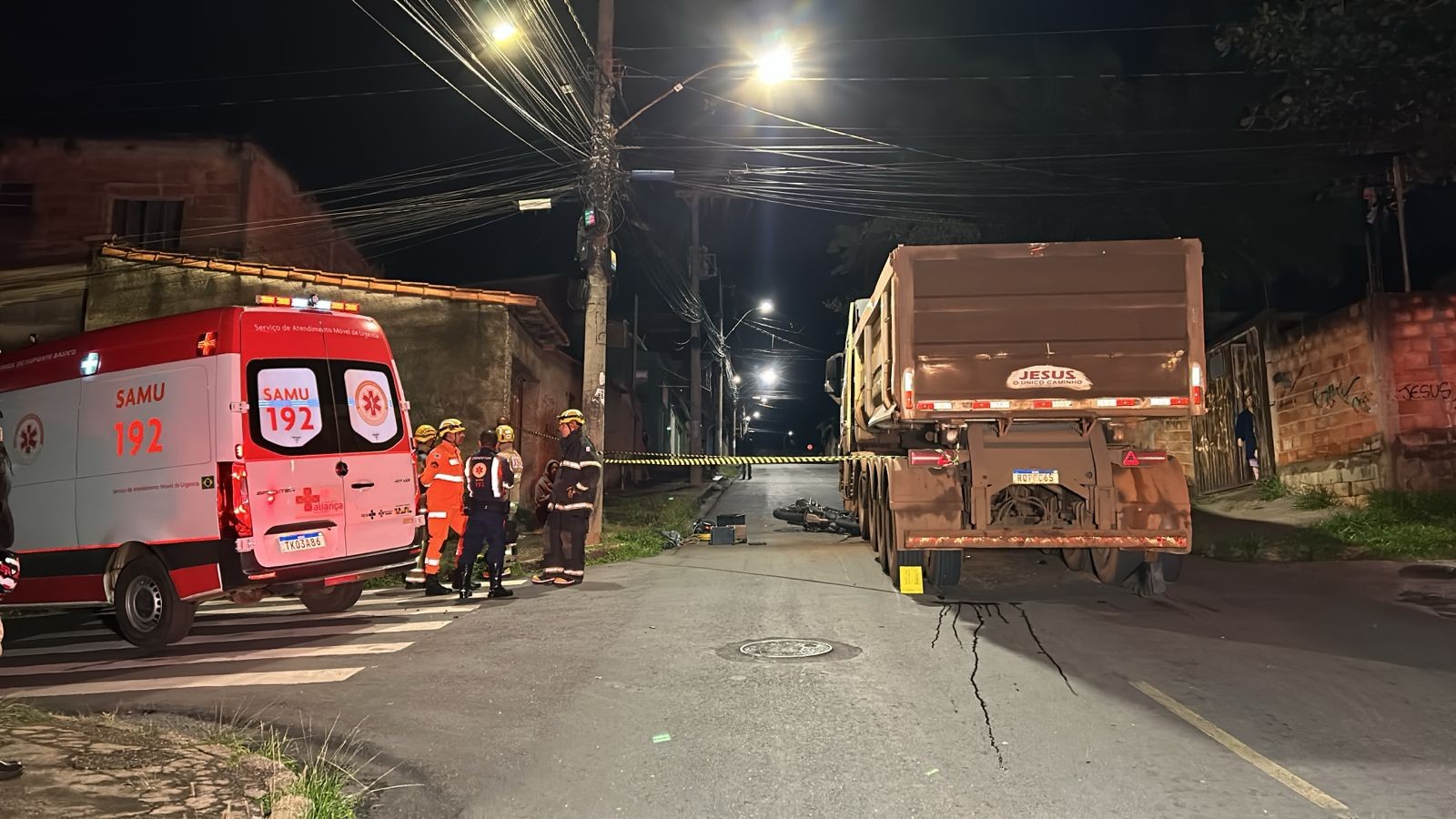 Motociclista morre em acidente com carreta | Minas Gerais - G1