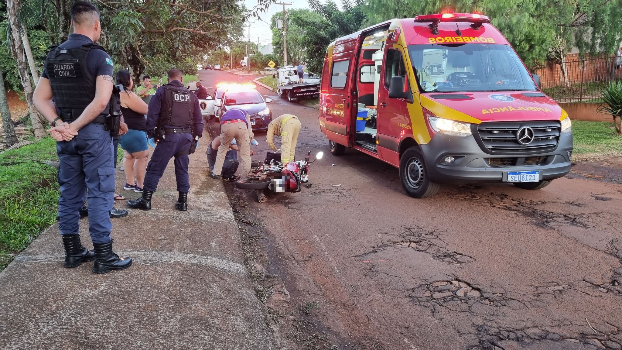 Motociclista tenta fugir da Guarda Civil Patrimonial e sofre acidente de trânsito no Periolo | CGN