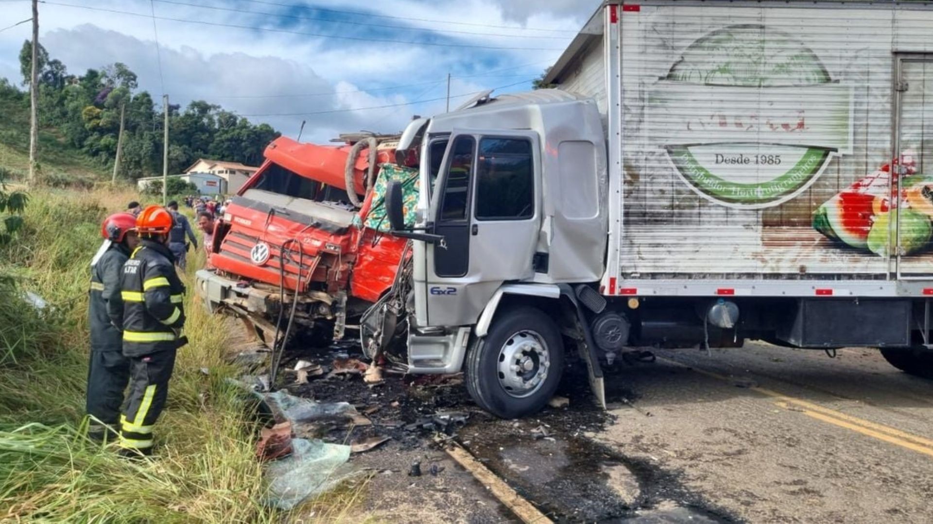 Motorista morre em acidente entre dois caminhões no ES | Sul do ES
