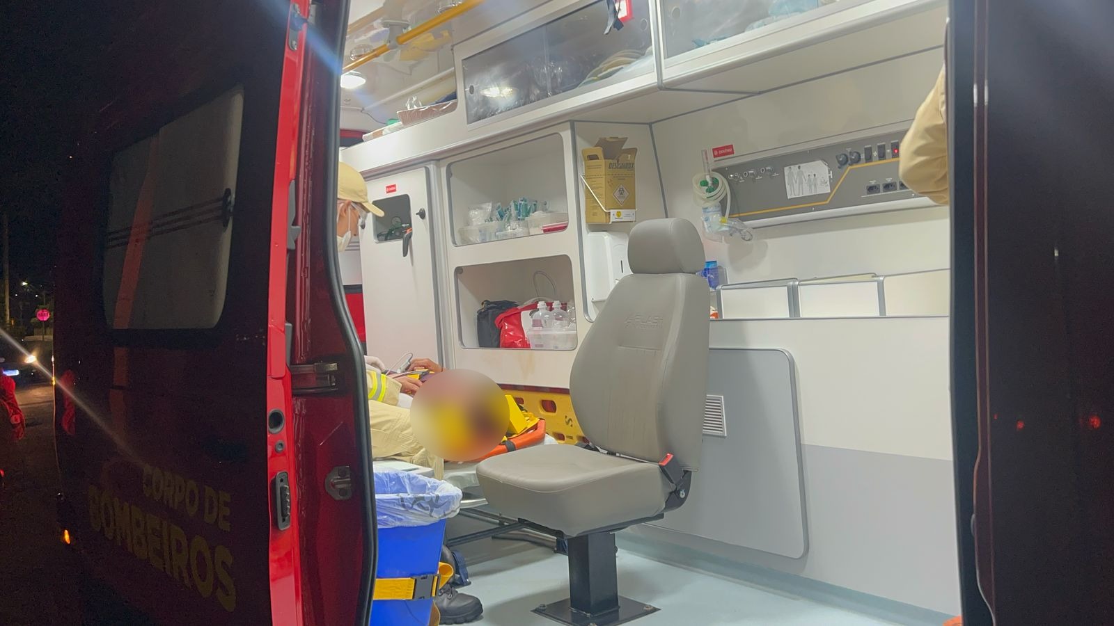 Mulher cai de moto após passar por buraco no Brasmadeira | CGN