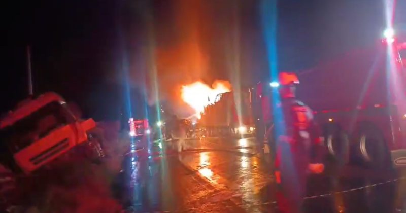 Mulher morre carbonizada em acidente com cinco veículos na BR-376