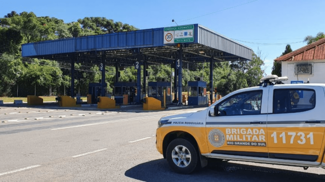 RS: mulher sofre acidente, vai pedir socorro e morre atropelada por ônibus