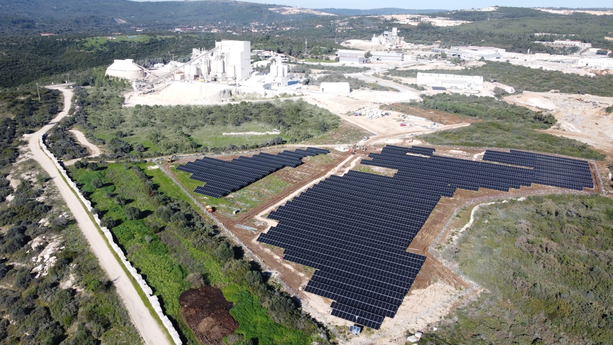 TotalEnergies e Lhoist inauguram central solar em Alcanede
