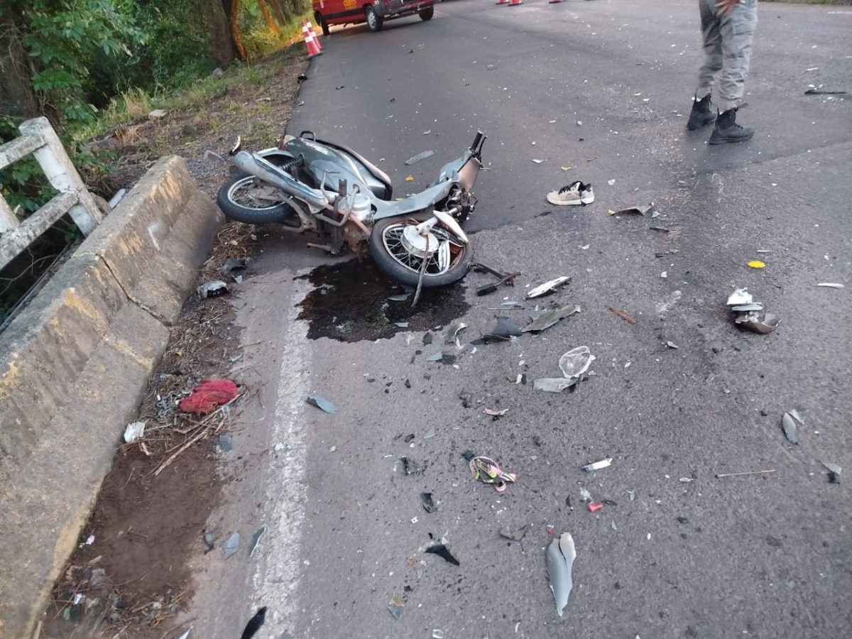 Ultrapassagem proibida resulta em grave acidente em Vera Cruz