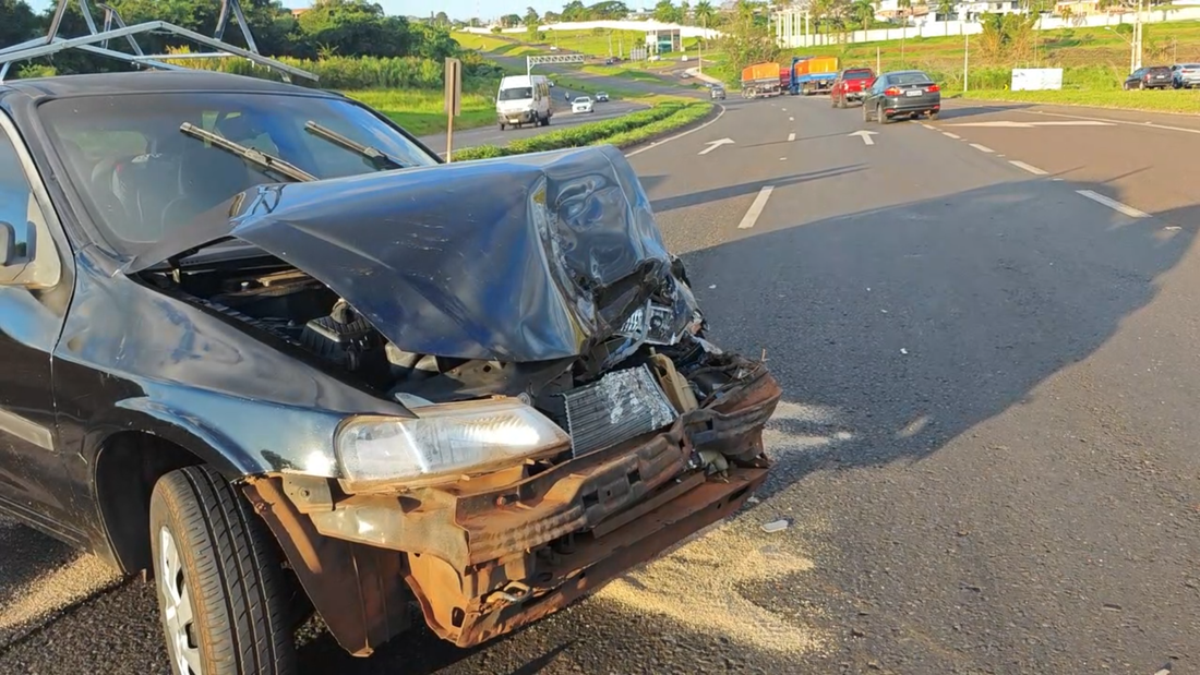 Acidente com engavetamento deixa feridos na BR-369 durante feriado em Cambé