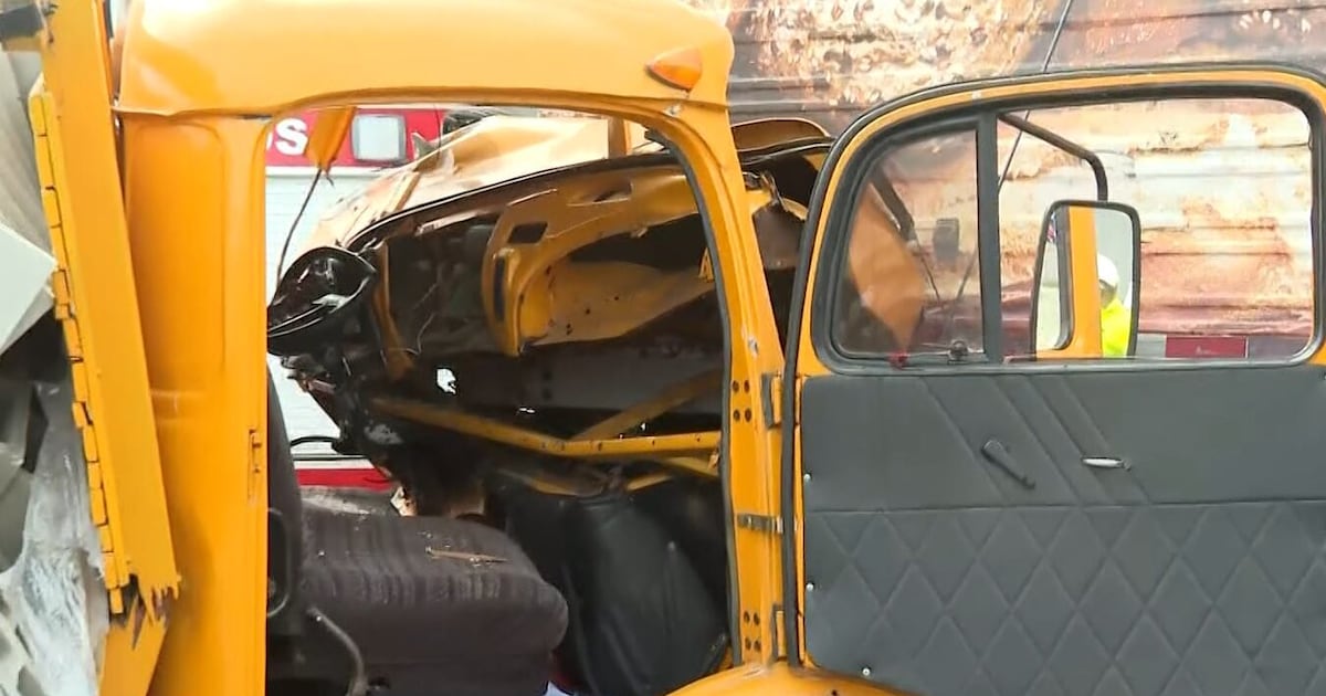 Acidente grave envolvendo carros e caminhões deixa feridos e interdita parcialmente a Dutra – Record