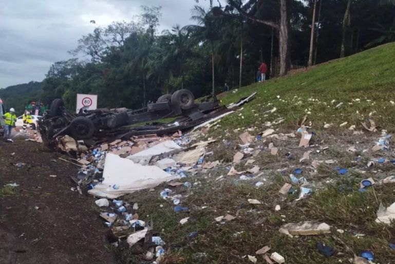 Acidente na BR-376 deixa motorista morto e trânsito bloqueado – Araguaia 104,5 FM