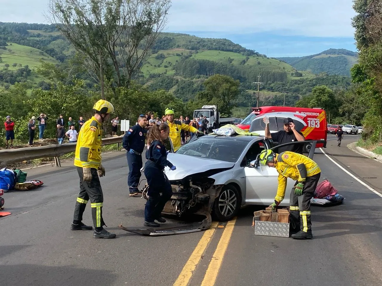 Acidente na SC-480 deixa nove pessoas feridas