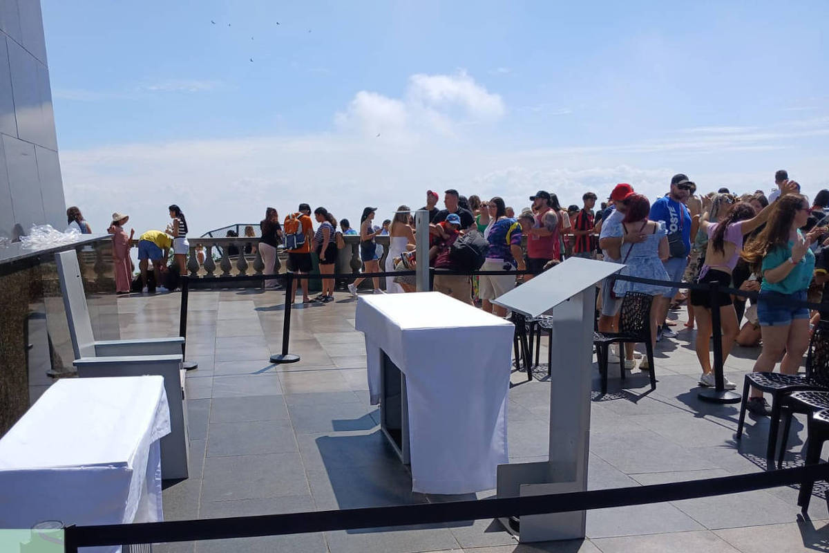 Acidente no Cristo Redentor fere turista chileno - 17/04/2025 - Cotidiano