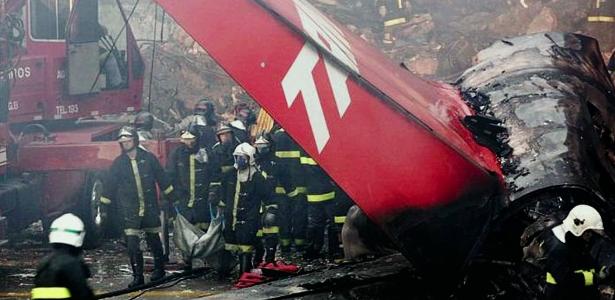 No dia 17 de julho de 2007, o voo TAM 3054, operado pela TAM Linhas Aéreas, se chocou contra um prédio da própria empresa