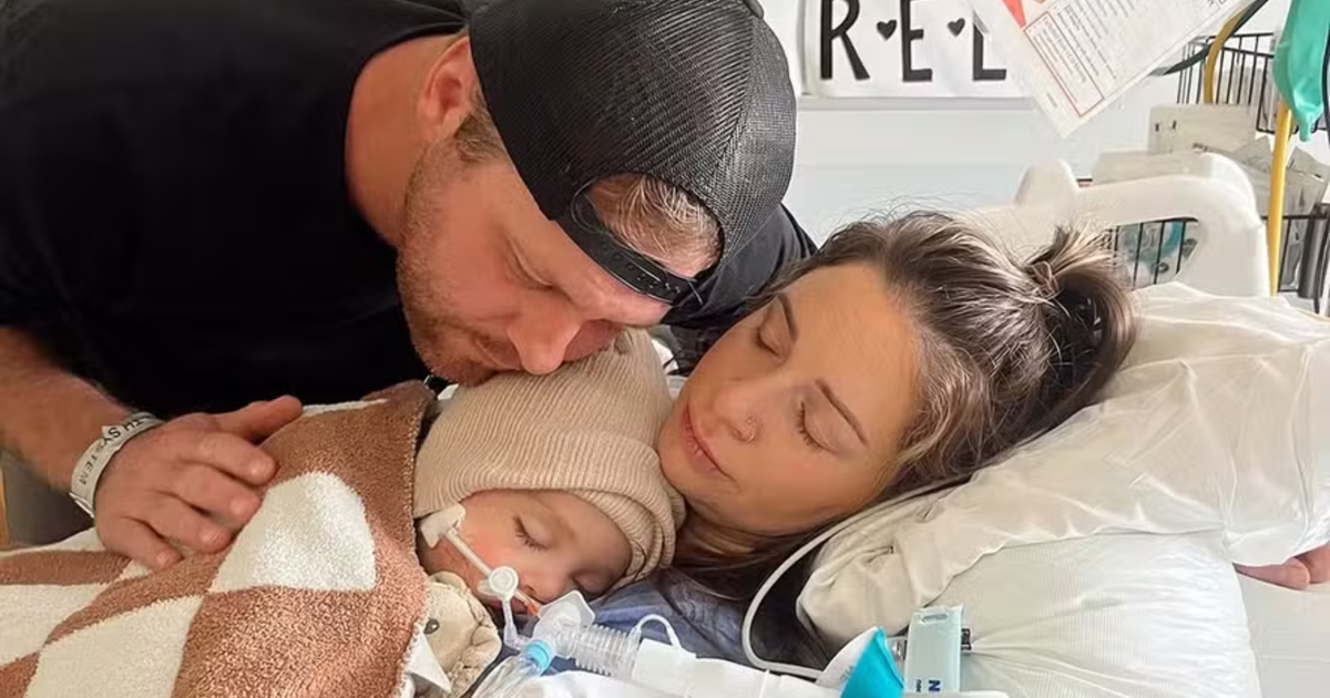 Filho de influenciadora de 1 ano e meio morre após acidente doméstico com espelho