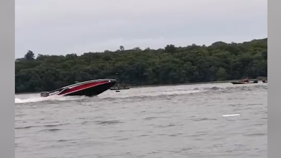 Filho desaparece e pai fica em estado grave após acidente em torneio de pesca em Santa Helena - catve.com