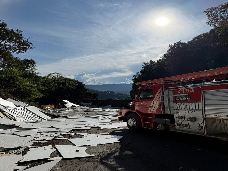 Grave acidente com carreta deixa um morto na ERS-122, em Antônio Prado