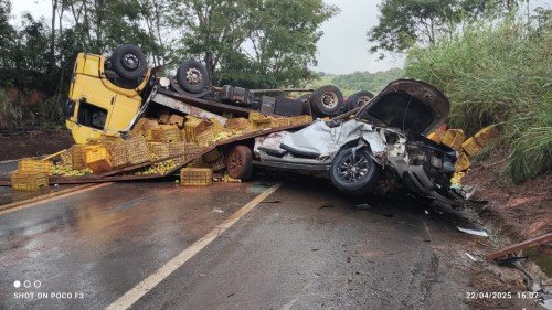 Grave acidente entre caminhão e caminhonete deixa vítimas na BR-354, entre Patos de Minas e Lagoa Formosa | Clube Noticia