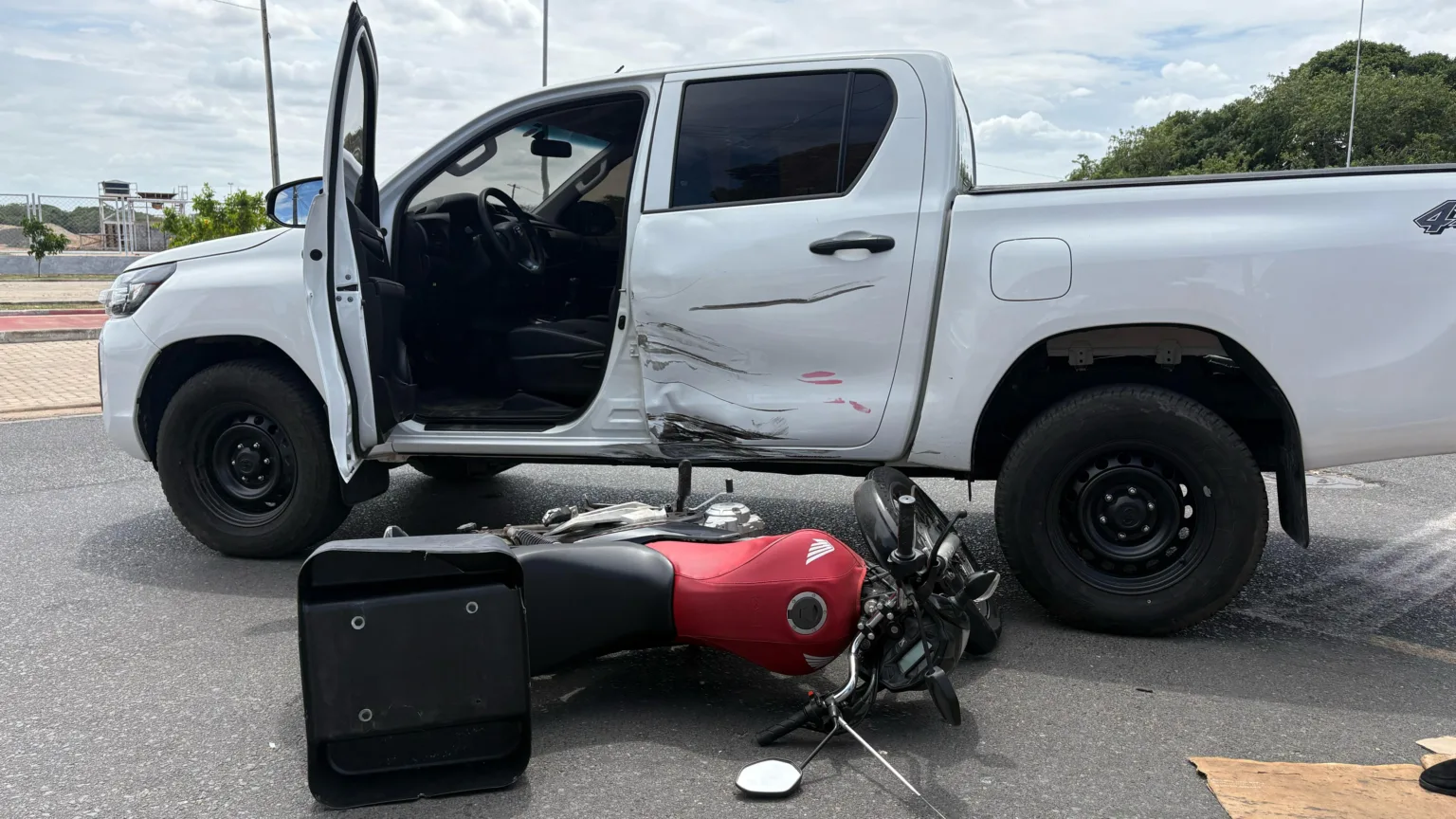 Motoboy é Socorrido após Colisão