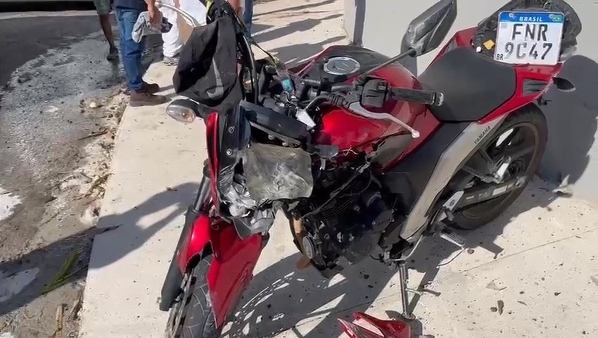 Motociclista morre após acidente com caminhonete em cruzamento de Valinhos - G1