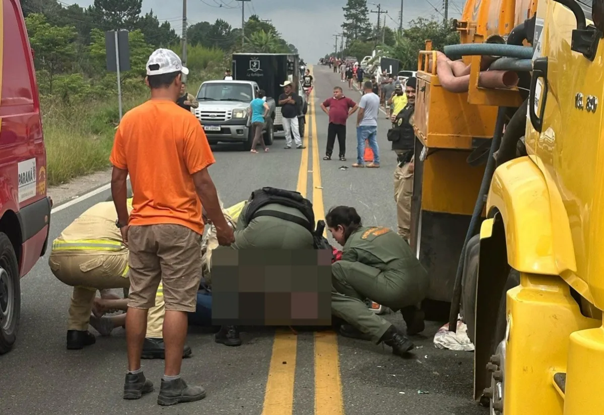 Mulher morre atropelada por caminhão em rodovia em Piraquara