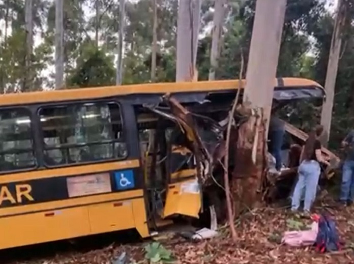 Ônibus escolar se envolve em acidente na região de Marcelino Ramos – Jornal Boa Vista e Rádio Cultura 105.9 Fm