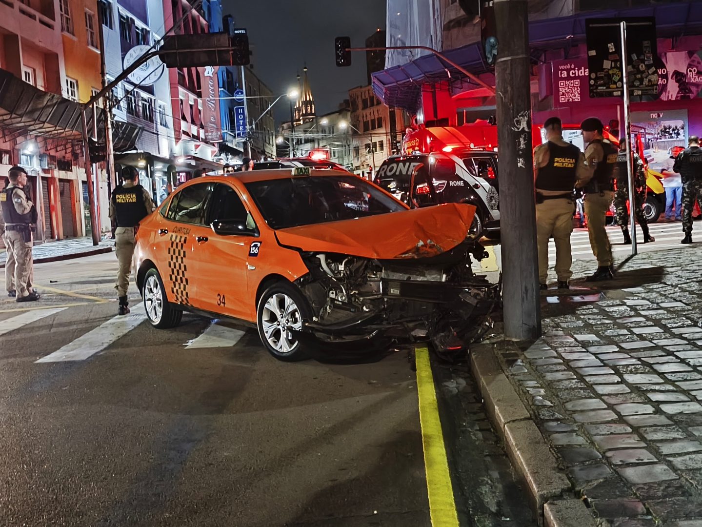 acidente taxi viatura rone