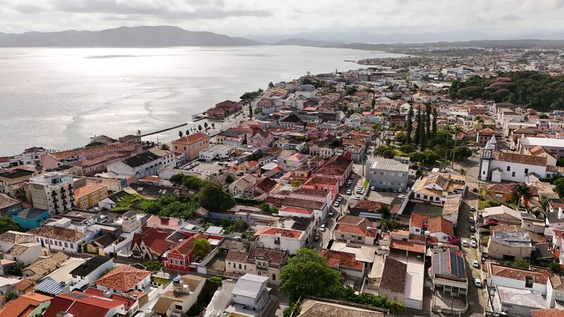 Quinta-feira com tempo nublado e chance de chuva isolada
