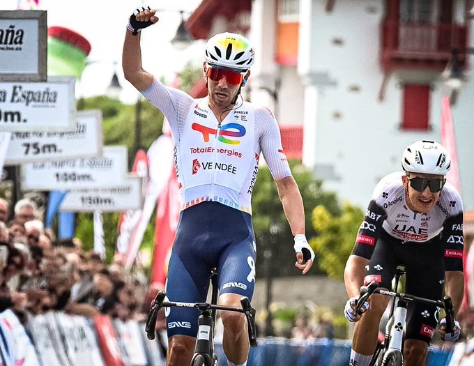 Steff Cras bate UAE Emirates e vence 1ª etapa, confira os resultados e a chegada