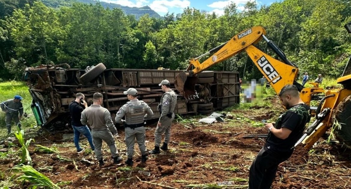 UFSM divulga lista com os nomes dos mortos em acidente com ônibus no RS