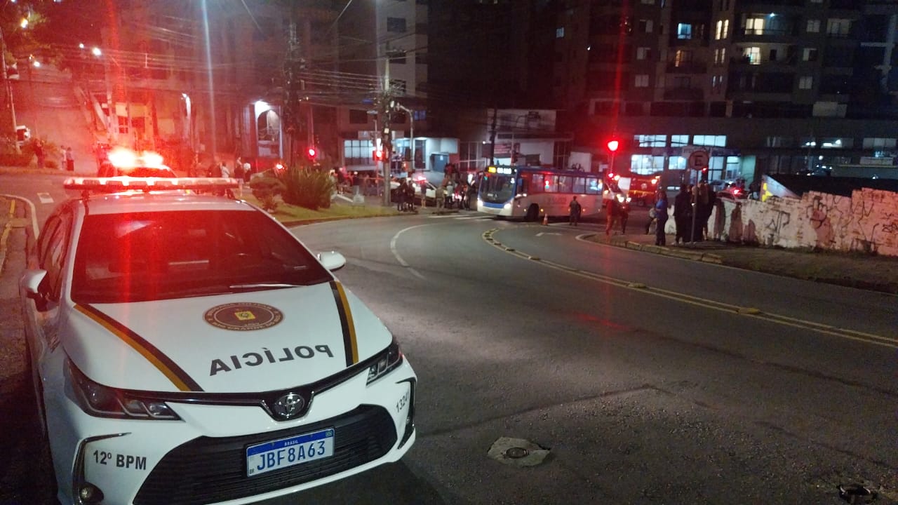 VÍDEO: Policial sofre grave acidente na Avenida São Leopoldo, em Caxias