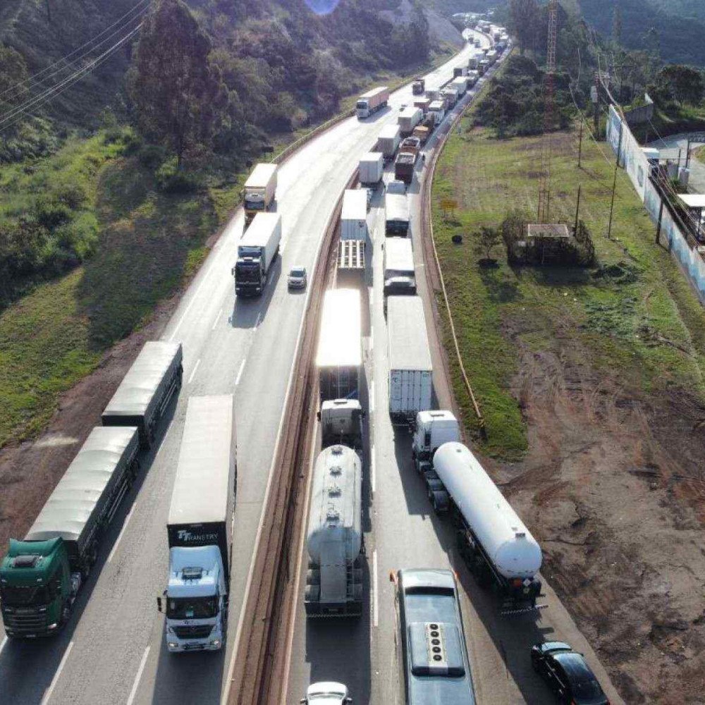 congestionamento já chega a 10 quilômetros; veja fotos